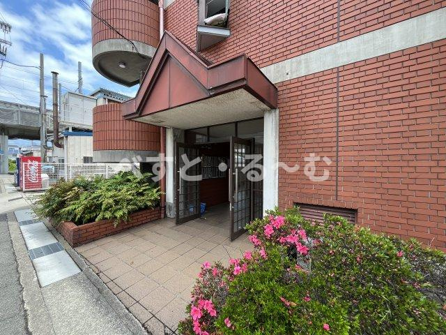 ロイヤルメゾン富士のエントランス