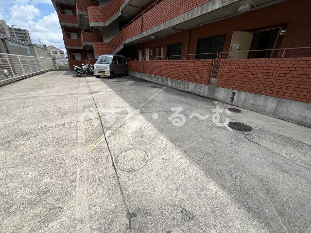 ロイヤルメゾン富士の駐車場