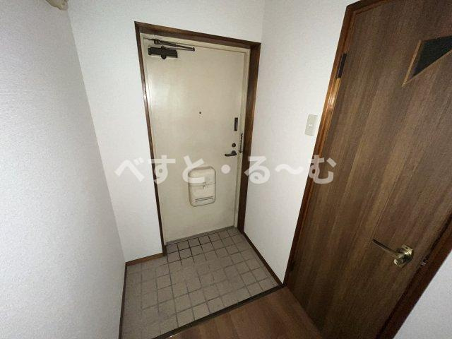 ロイヤルメゾン富士の玄関