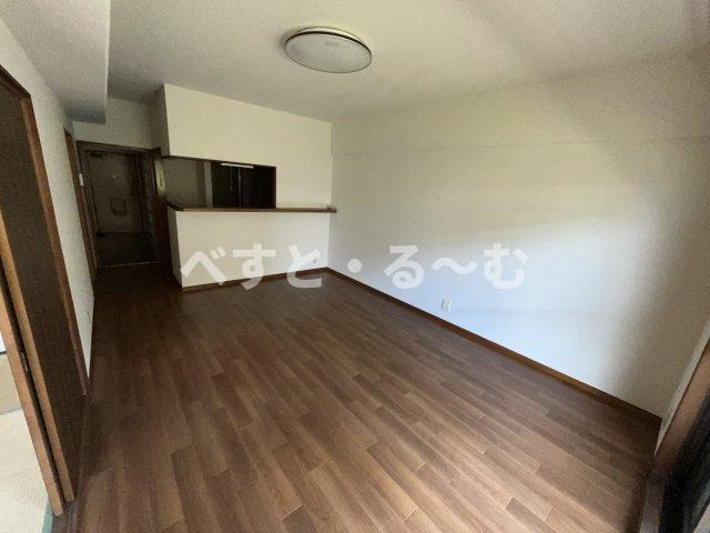 ロイヤルメゾン富士の居間・リビング