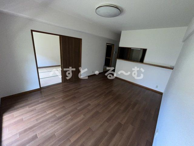 ロイヤルメゾン富士の居間・リビング