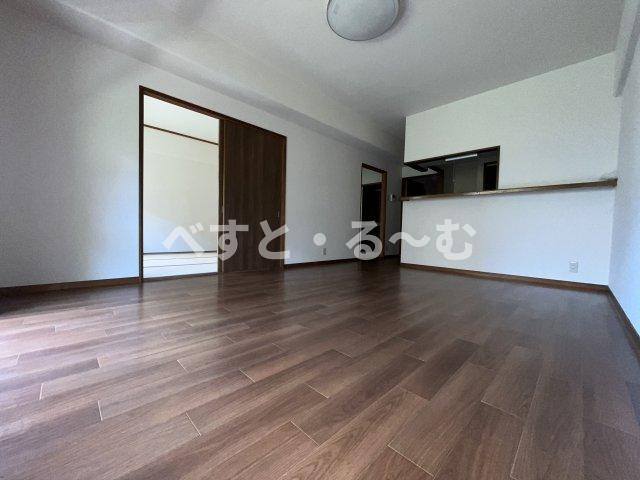 ロイヤルメゾン富士の居間・リビング