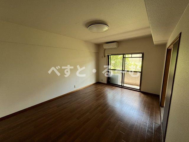 ロイヤルメゾン富士の居間・リビング