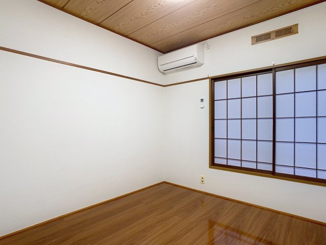 コーポ清江の洋室