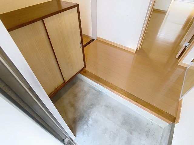 コーポ穂積Bの玄関