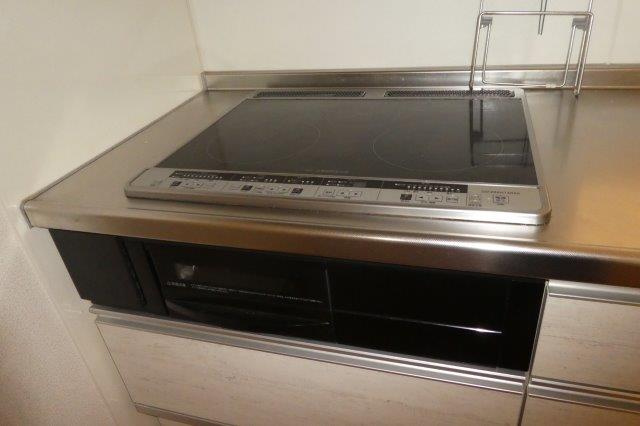 グランテージ中庄Ⅱのキッチン|３口IHコンロ