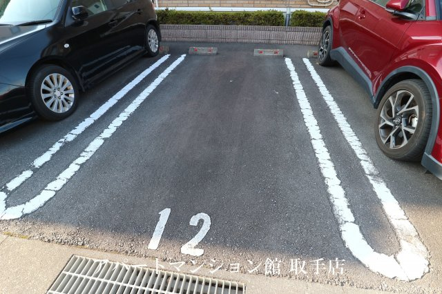 サウスコートⅡの駐車場