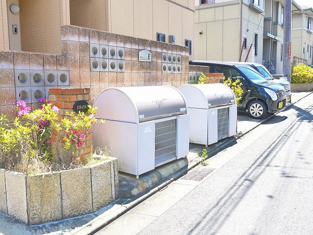 精華台メゾネットCのその他共用部分|共用のごみ置き場です