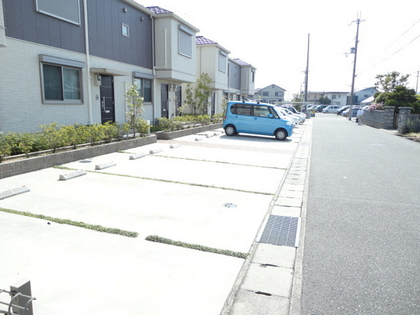 シャーメゾンYOU　Ａの駐車場