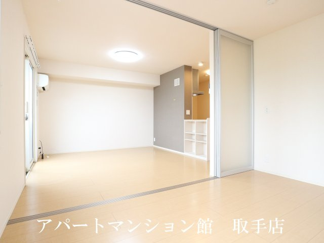 クレストヴィラⅠの居間・リビング
