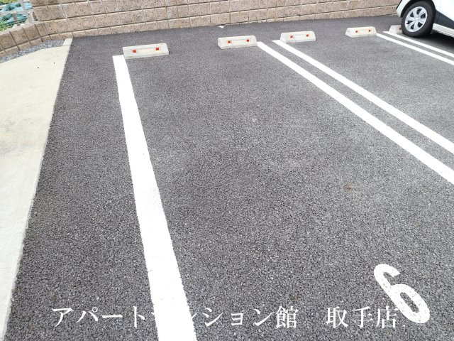 クレストヴィラⅠの駐車場