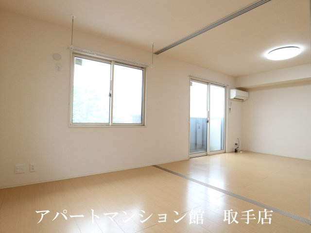 クレストヴィラⅠの居間・リビング