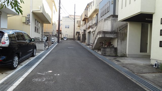 箕面市稲５丁目　中古戸建の前面道路含む現地写真