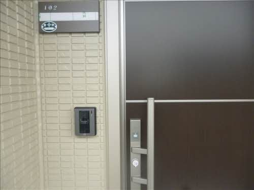 ブルージュのセキュリティ|※玄関はカードキーとなります