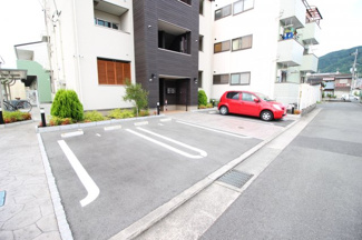 【駐車場】