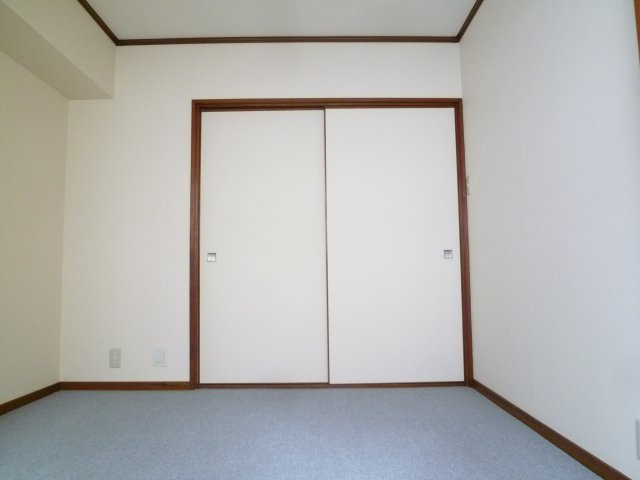 サンハイツの洋室