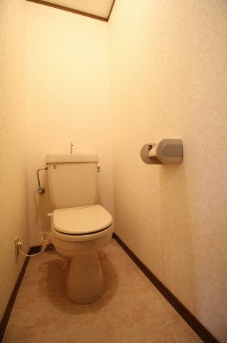 コスモハイツⅡのトイレ|ゆったりとした空間のトイレです