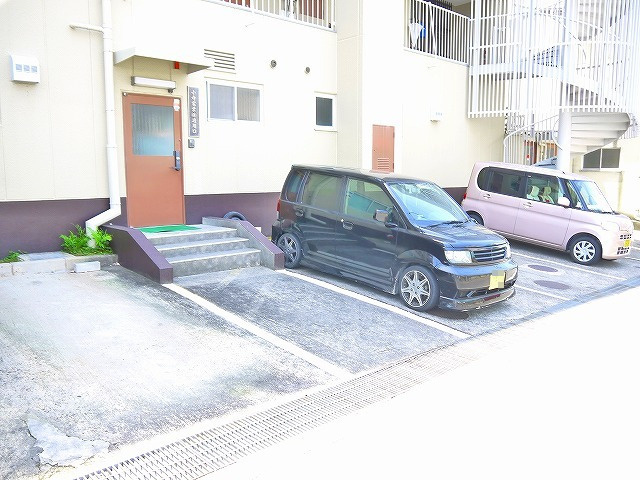 春日ハイツ（大安寺）の駐車場|車をお持ちの方に嬉しい駐車場付きの物件です