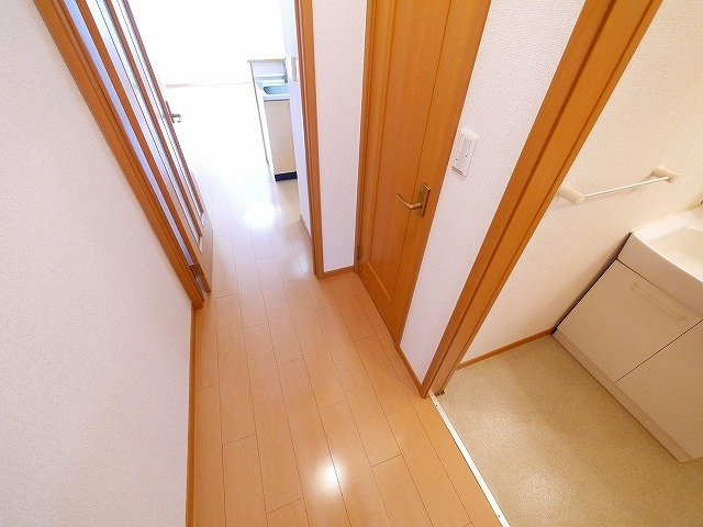 グラツィオーソ・エテルノの玄関|収納もある玄関です