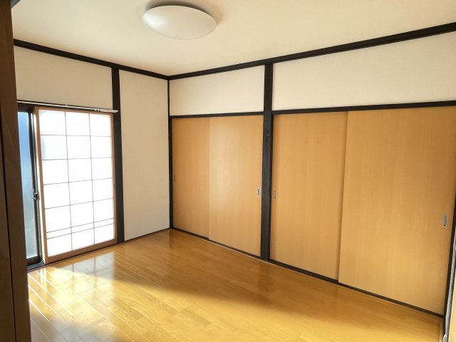 西南角の洋室|ゆったりした洋室です