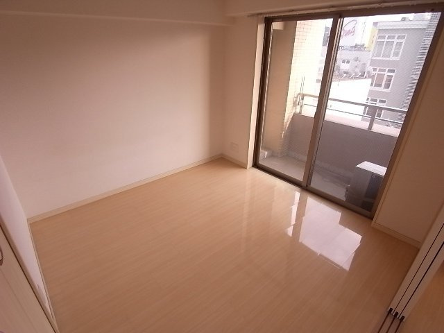 カルティス天神南の洋室