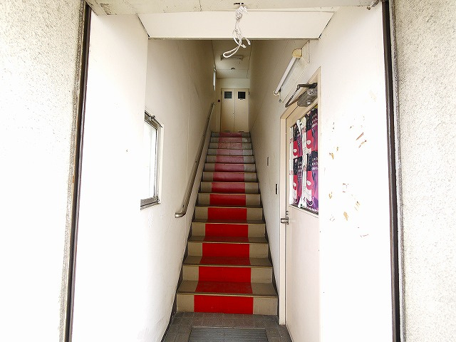 オーヤビルのエントランス