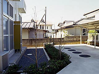 【その他共用部分】 | TOUGH | 屋根付き駐輪スペース