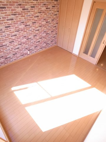 【居間・リビング】 | ニューウィンド | 広い空間使いが可能なお部屋です♪
