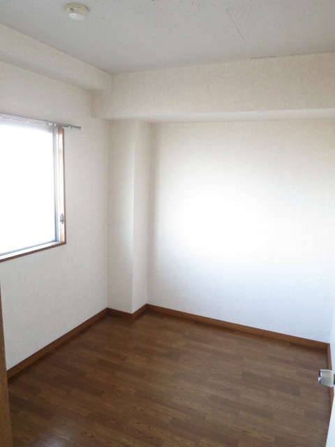 ハイツ久米川の洋室