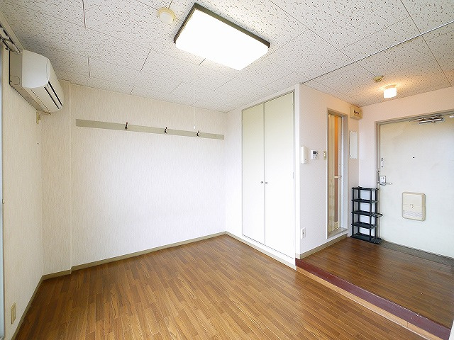 ジュネス神殿の洋室|ゆったりした洋室です