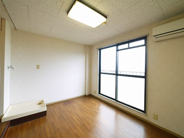 ジュネス神殿の寝室|落ち着いて過ごせるお部屋なので、寝室にいかがでしょうか