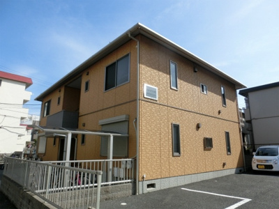 【外観】 | シャーメゾンＭＣ | シャーメゾンMC　軽量鉄骨造2階建て　明るい外壁の建物です