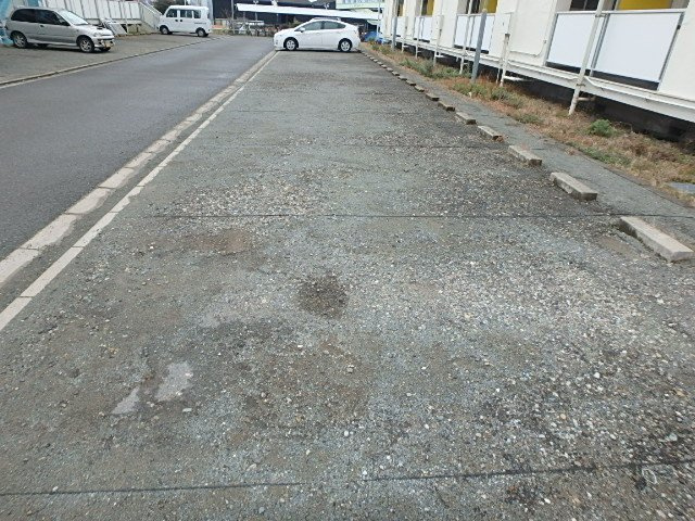 高砂市竜山１丁目の賃貸マンションの駐車場