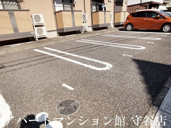 Dearcourtの駐車場