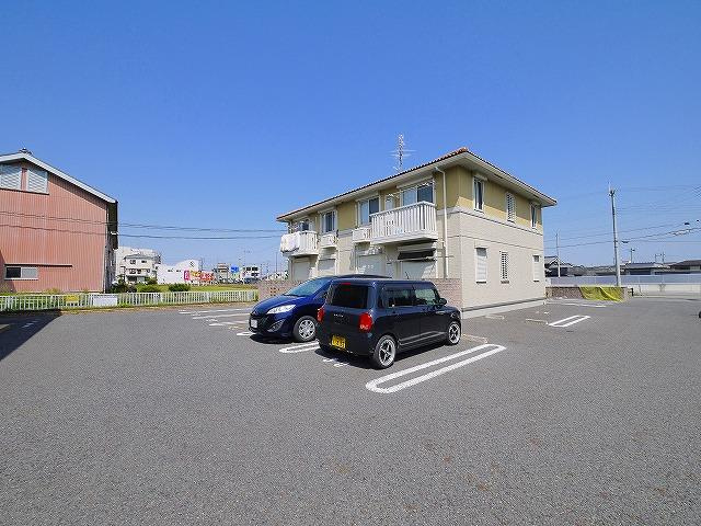 タウン　ビビCの駐車場|駐車スペースもあります