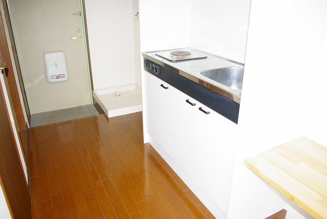 スタジオMのキッチン|コンパクトなキッチンで掃除もラクラク