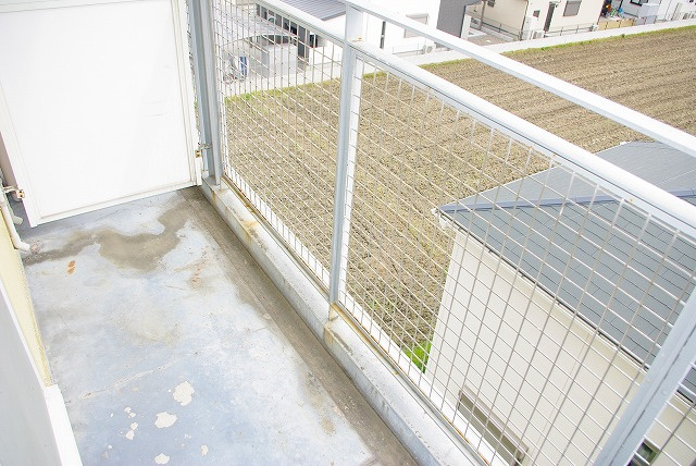 スタジオMのバルコニー|バルコニーからの眺めを楽しみながら食事をしませんか