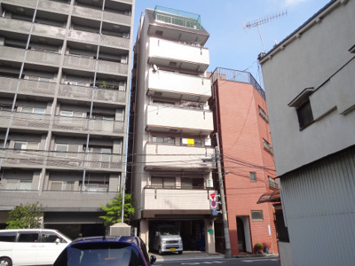 【外観】 | 金子ビル | 金子ビル　鶯谷駅から徒歩5分の好立地。コンビニなど近くで買い物便利。ワンフロア2世帯。設備充実。