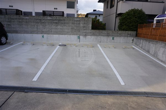 【駐車場】