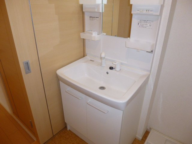 総社市井手のアパートの独立洗面台|シャンプードレッサー