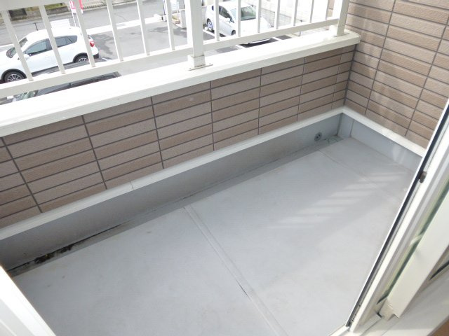 総社市井手のアパートのバルコニー