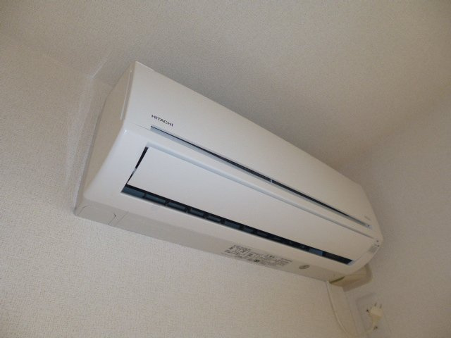 総社市井手のアパートの設備|エアコン