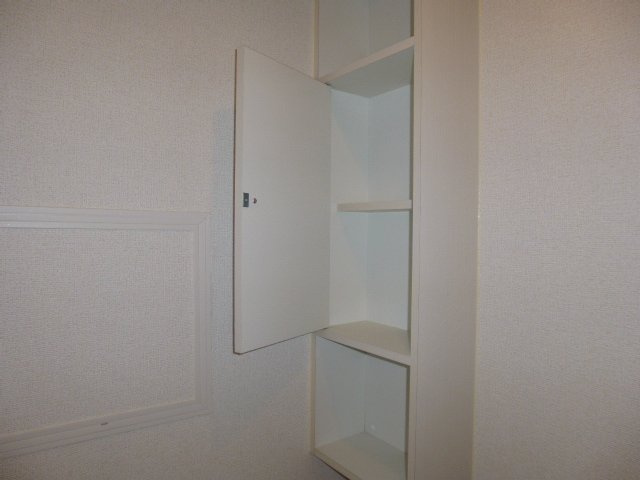 総社市井手のアパートのトイレ|トイレ棚