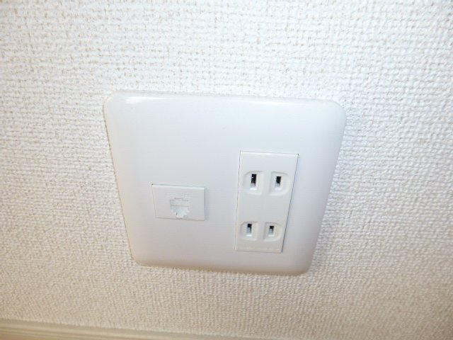 総社市井手のアパートの設備|電話モジュラー