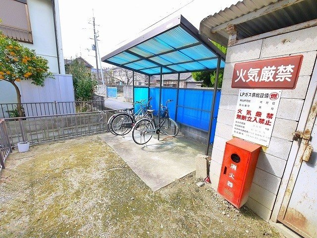 コスモハイツ谷村のその他共用部分|自転車置き場