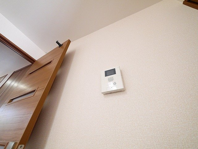 サニーイースト生駒のセキュリティ|モニター付きインターホンです