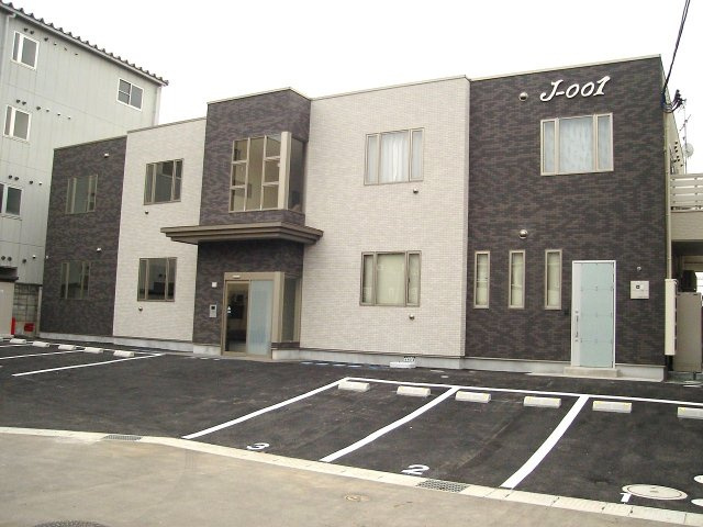 J-001の外観
