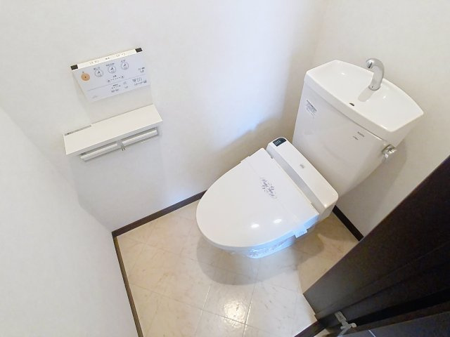 J-001のトイレ