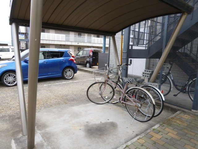 倉敷市西中新田の賃貸マンションのその他共用部分|自転車置き場