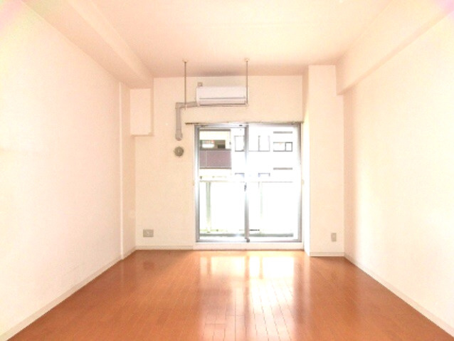 RESIDIA上野御徒町の設備|レジディア上野御徒町３０．０７㎡７号室の家具配置しやすい１１帖洋室です